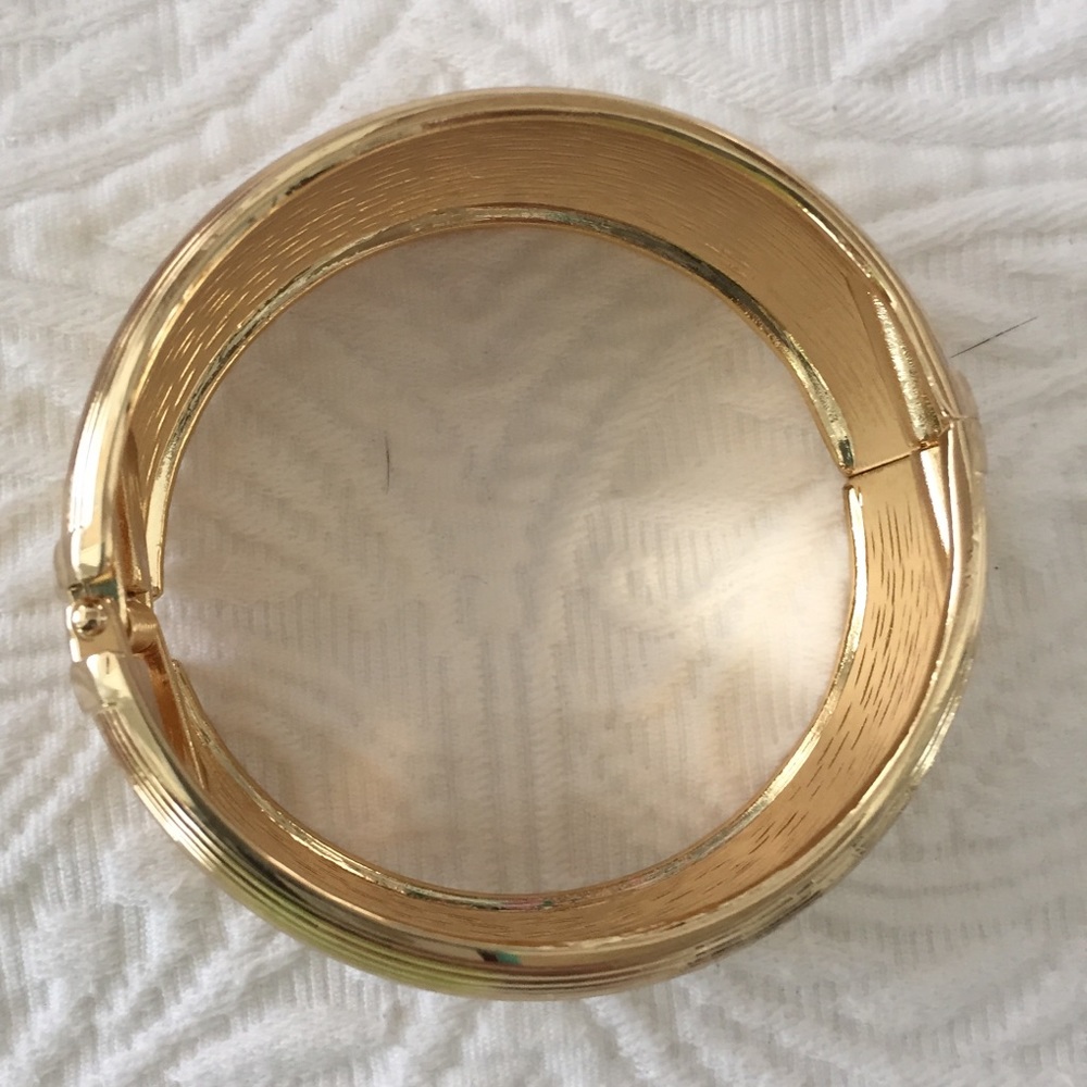 Gold hinged bangle - Picture 4 of 5